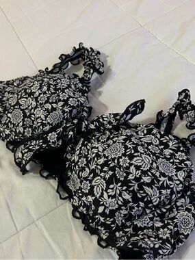 Super cute bikini top or under top!!